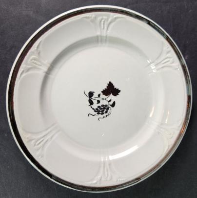 Jacob Furnival - Berry Cluster - TB - 6.5 inch plate