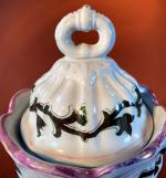 Panelled Berry With Leaves - J and G Meakin - EMB - Finial-Lid.jpg