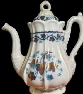 Jacob Furnival (Attrib.) - Panelled Grape - IVY - Coffee Pot with Lustre and blue