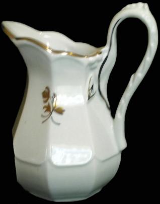 Red Cliff - Chinese Shape - TL - Creamer