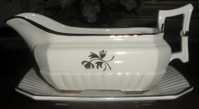 Red Cliff - Square Ridged Ribbed - TL - Gravy Boat and Underplate