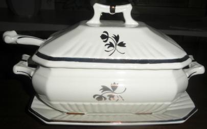 Red Cliff - Square Ridged Ribbed - TL - Sauce Tureen