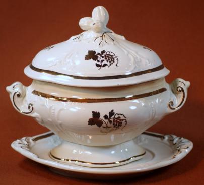 Jacob Furnival - Berry Cluster - Teaberry - Sauce Tureen Undertray