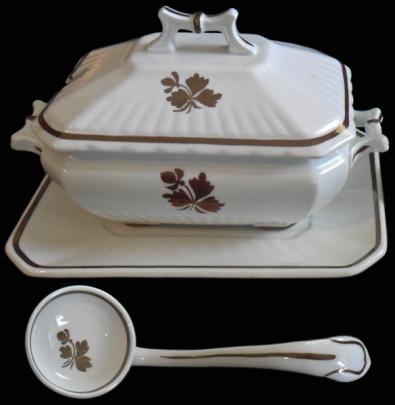 Wedgwood - Square Ridged - Ribbed - Tea Leaf - Sauce Tureen Ladle